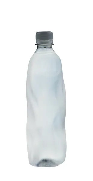Πλήρη μπουκάλι απομονωμένες μεταλλικό νερό — Φωτογραφία Αρχείου