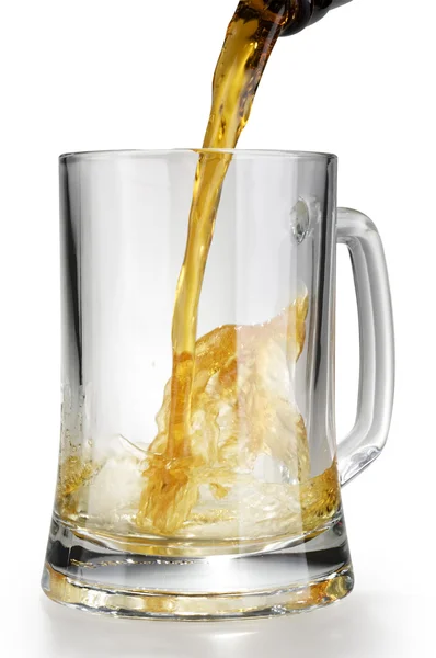 Bira akış poring — Stok fotoğraf