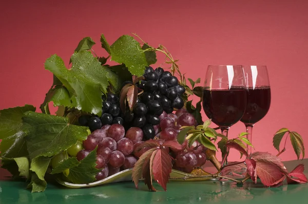 Vinho tinto e close-up de uva — Fotografia de Stock