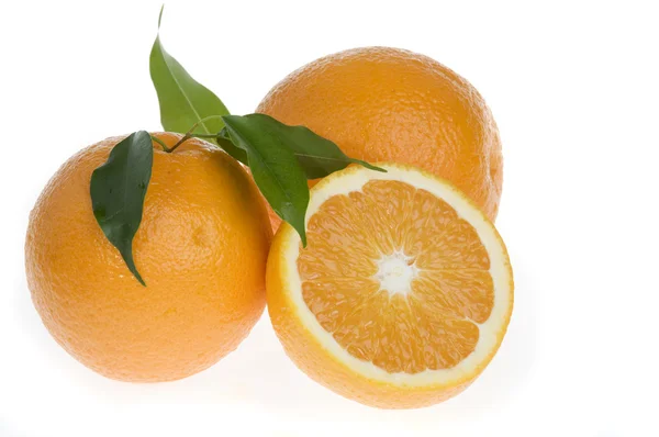 Aliments orange isolés sur blanc — Photo
