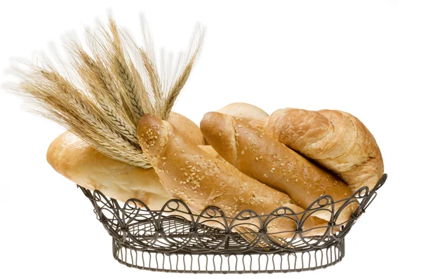 Chleb jedzenie kosz na biały — Zdjęcie stockowe