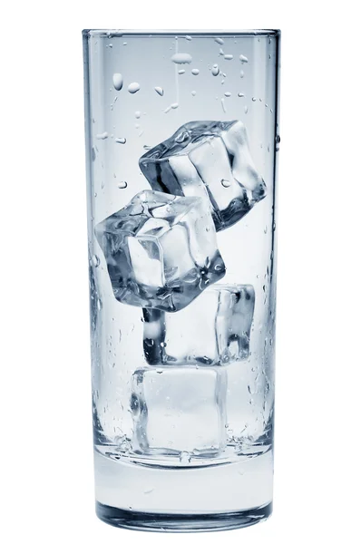 Průhledné sklo s kostkami ledu — Stock fotografie