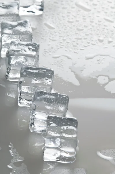 Oggetti di cubetti di ghiaccio bagnati — Foto Stock