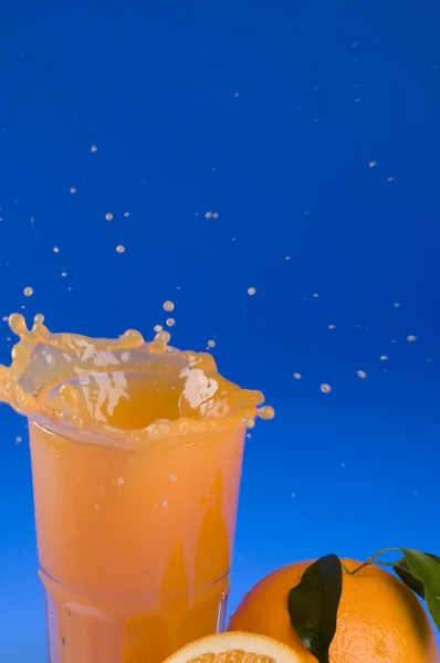 Rozchlapać sok owocowy pomarańczowy — Zdjęcie stockowe