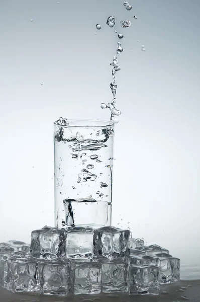 Mineral vatten stänk — Stockfoto