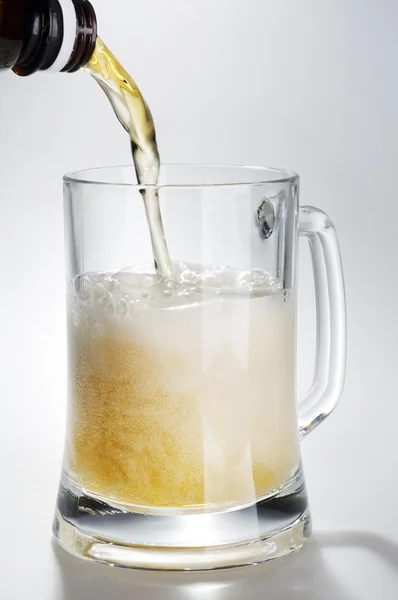 Köpük ile light bira alkol — Stok fotoğraf