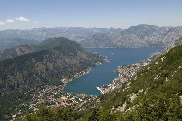 Море и горы Черногории — стоковое фото