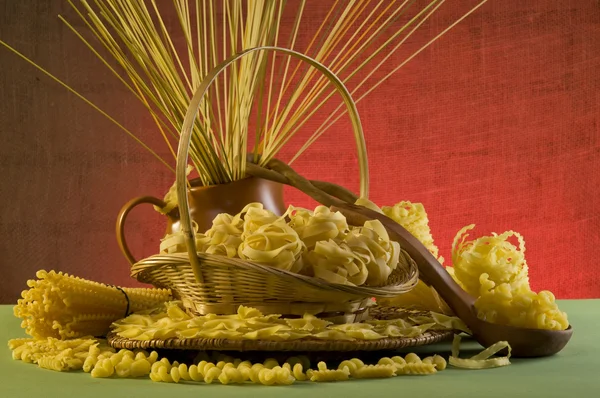 Zátiší s italské těstoviny — Stock fotografie
