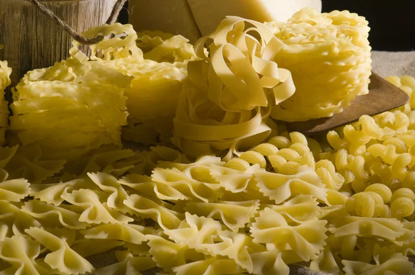 Droge Italiaanse pasta — Stockfoto