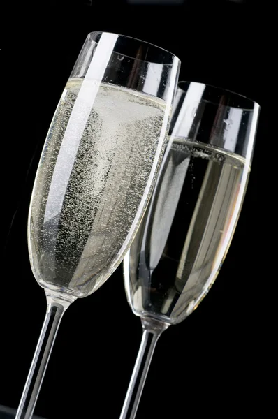 シャンパンの 2 つのワイングラス — ストック写真