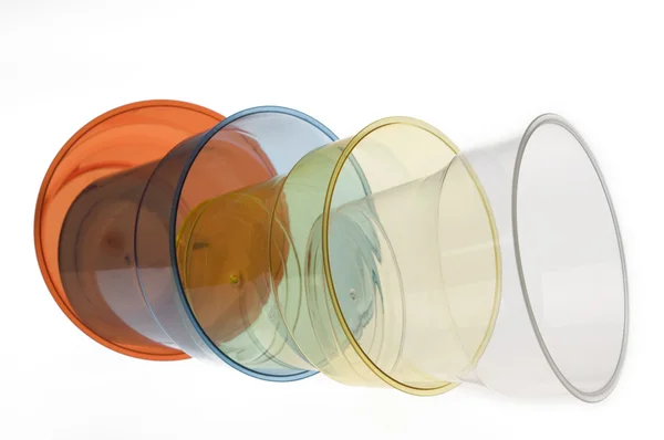 Gruppo di bicchieri di plastica colorati — Foto Stock