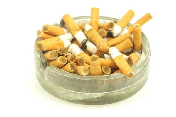 Colilla de cigarrillo en un cenicero — Foto de Stock