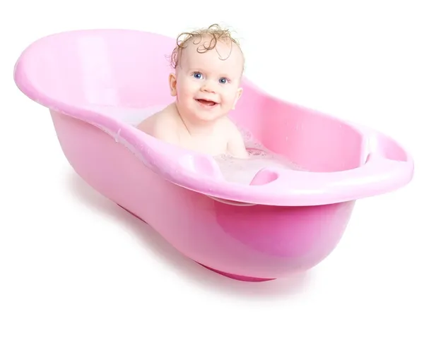 Bambina che fa il bagno nel bagno — Foto Stock