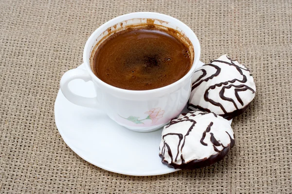 Filiżankę kawy i porcję — Zdjęcie stockowe