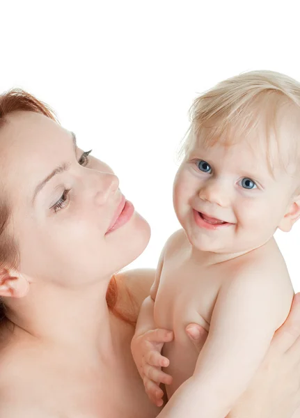 Glimlachende babymeisje en een roodharige moeder — Stockfoto