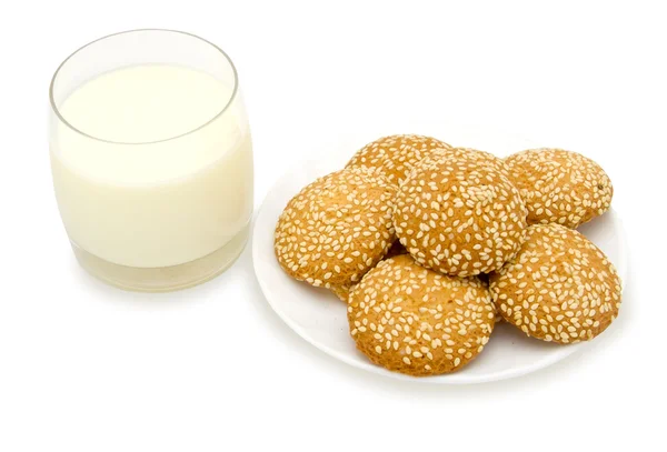 Glass of milk and cookies with sesame se — Stock Photo, Image