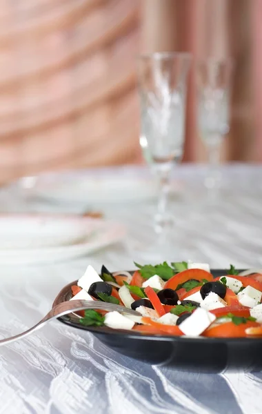 Griechischer Gemüsesalat mit Feta-Käse — Stockfoto
