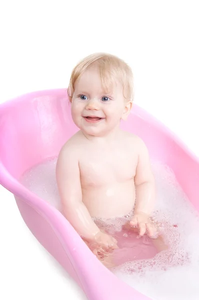 Bambina che fa il bagno nel bagno — Foto Stock