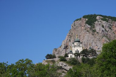 Dağdaki kilise