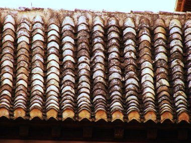 alhambra döşenmiş çatı