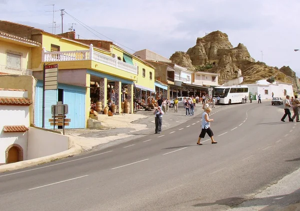 Uçurum mağara Purullena:Dwellers