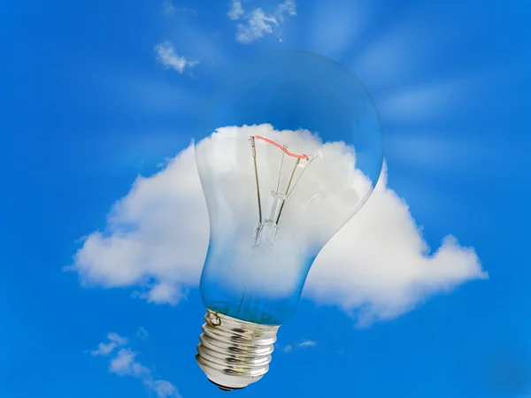 Nuvem e lâmpada — Fotografia de Stock