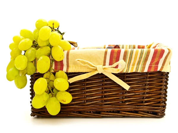 Виноград в корзине — стоковое фото