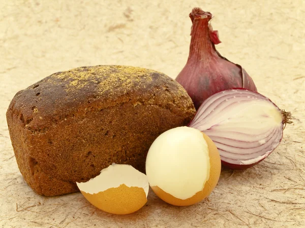 Chléb s cibulí a vejcem — Stock fotografie
