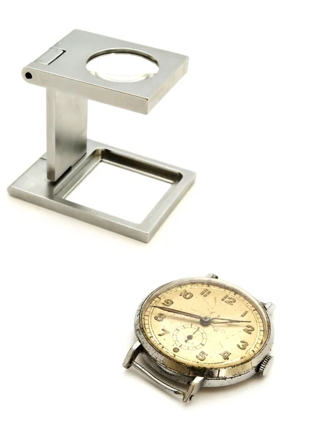Magnifer と時計 — ストック写真
