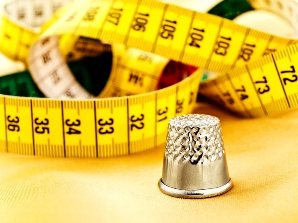 Fita de medição e dedal — Fotografia de Stock