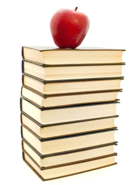 Μήλο στα βιβλία — Φωτογραφία Αρχείου