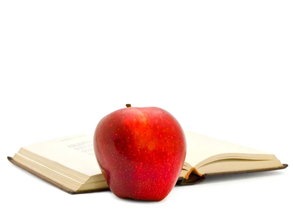 Apfel in der Nähe des Buches — Stockfoto