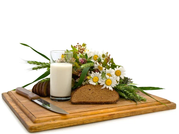 面包牛奶和甘菊 — 图库照片