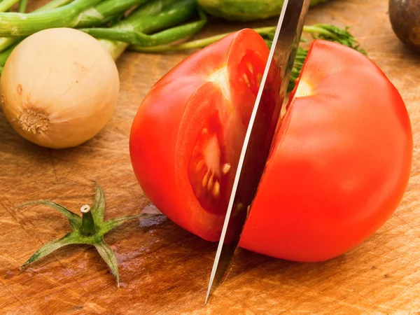 Snijden tomaat — Stockfoto