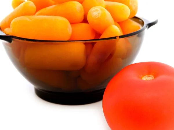 Морковь и помидор — стоковое фото