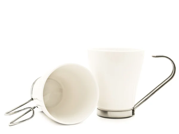 Две белые современные чашки — стоковое фото