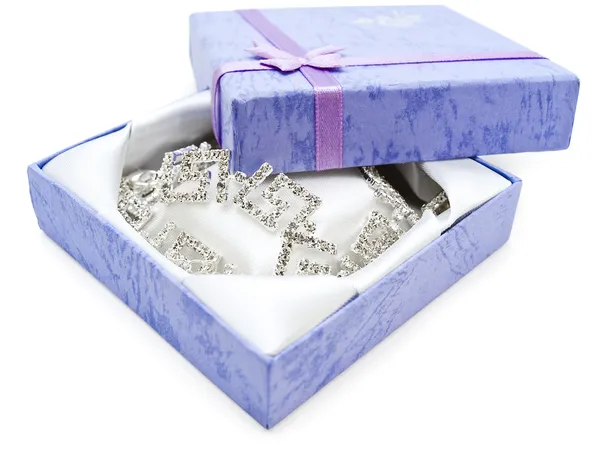 Náhrdelník náušnice v dárkové krabičce — Stock fotografie