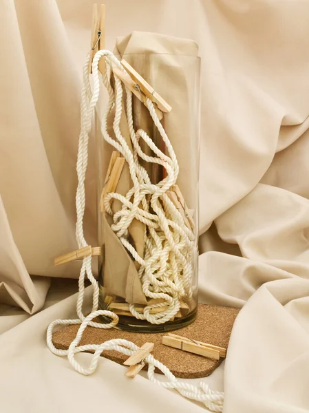 Clothespins, kabel a váza — Stock fotografie