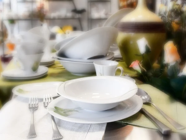 Plates and dishes in store — Stock Photo, Image