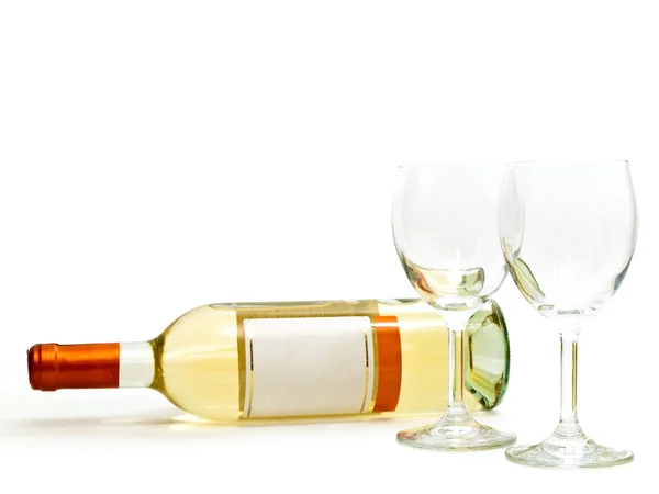 Weißwein mit Weingläsern — Stockfoto