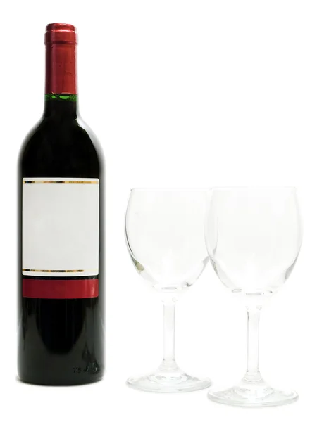 Rotwein mit Weingläsern — Stockfoto