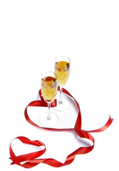 Two wine wine glasses and hearts — Stock Photo, Image