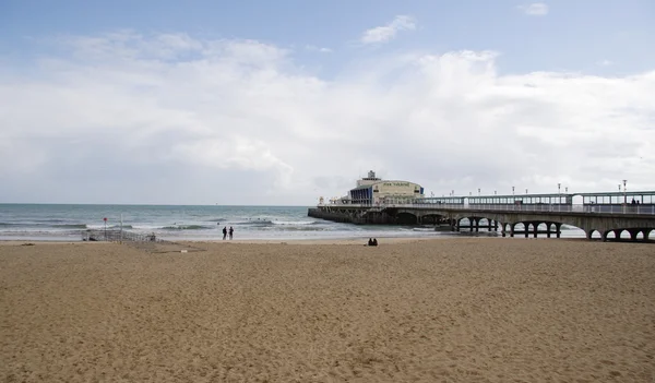 Bournemouth pier en het strand — Stockfoto