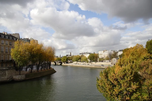 Paris a partir do rio Sena — Fotografia de Stock