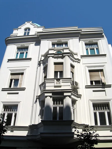 Öffentliches Gebäude in Belgrad (Serbien)) — Stockfoto