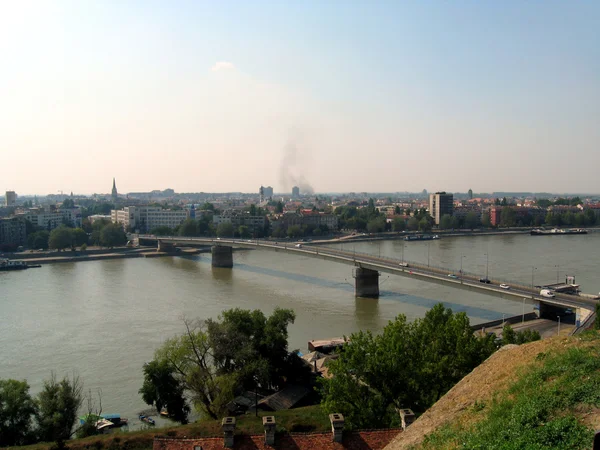 Pont à travers le Danube — Photo