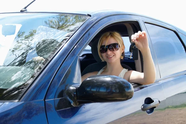 Woman with the car keys — Stock Photo, Image