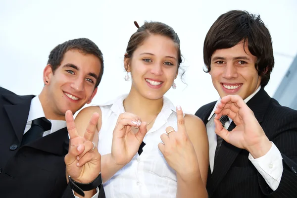 Três amigos nos dedos mostram a data — Fotografia de Stock