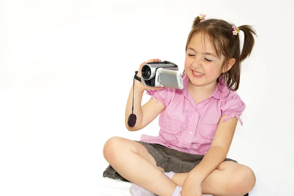 Mädchen stellt sich der Videokamera — Stockfoto
