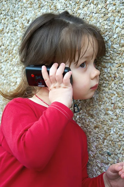 Kleines Mädchen im Gespräch — Stockfoto